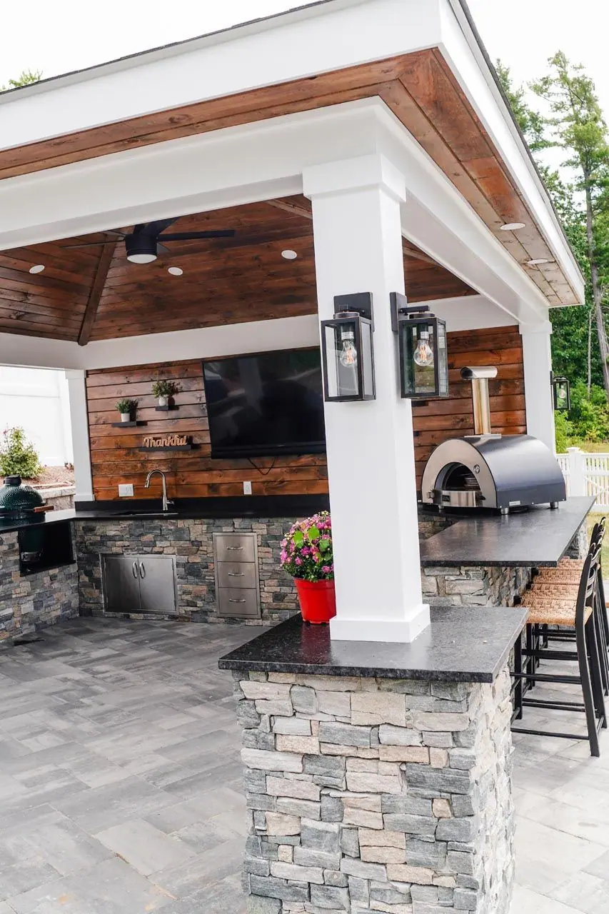 Outdoor Kitchens project in the Contrast Landscape project gallery