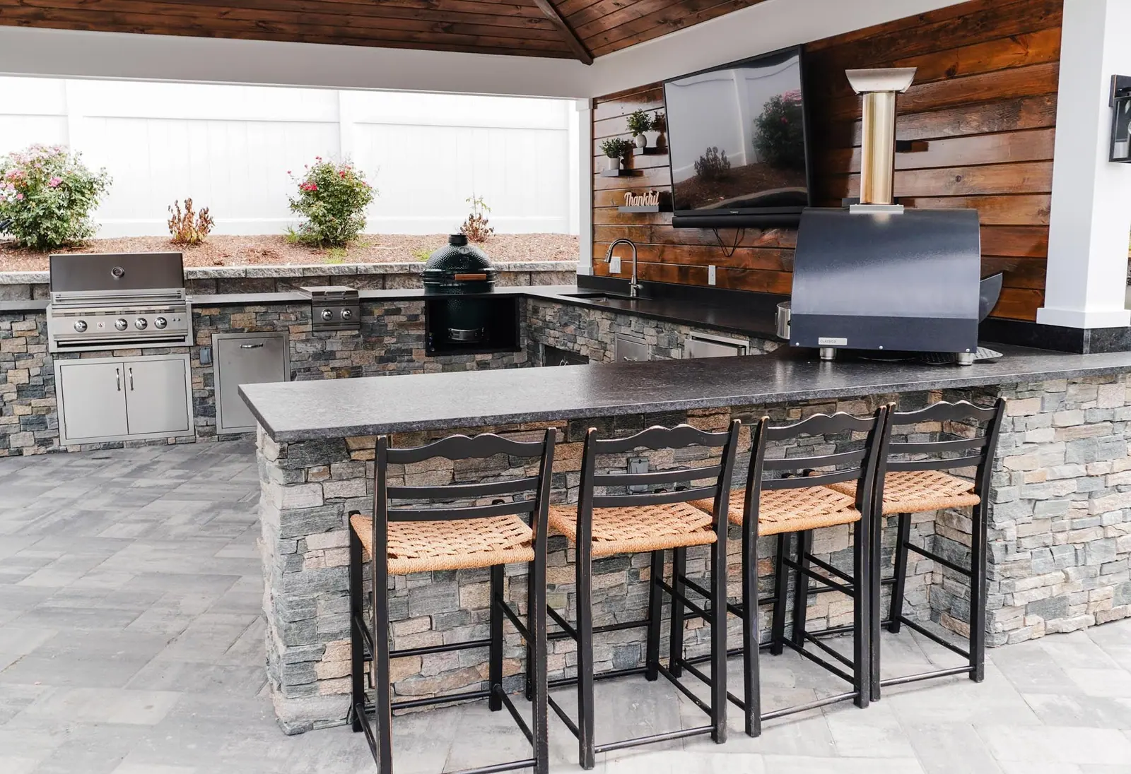 Outdoor Kitchens project in the Contrast Landscape project gallery